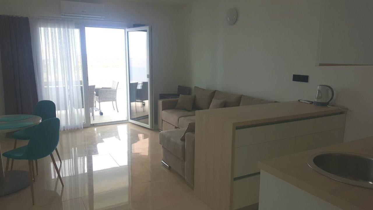 Apartamento Mayana Cesarica Exterior foto