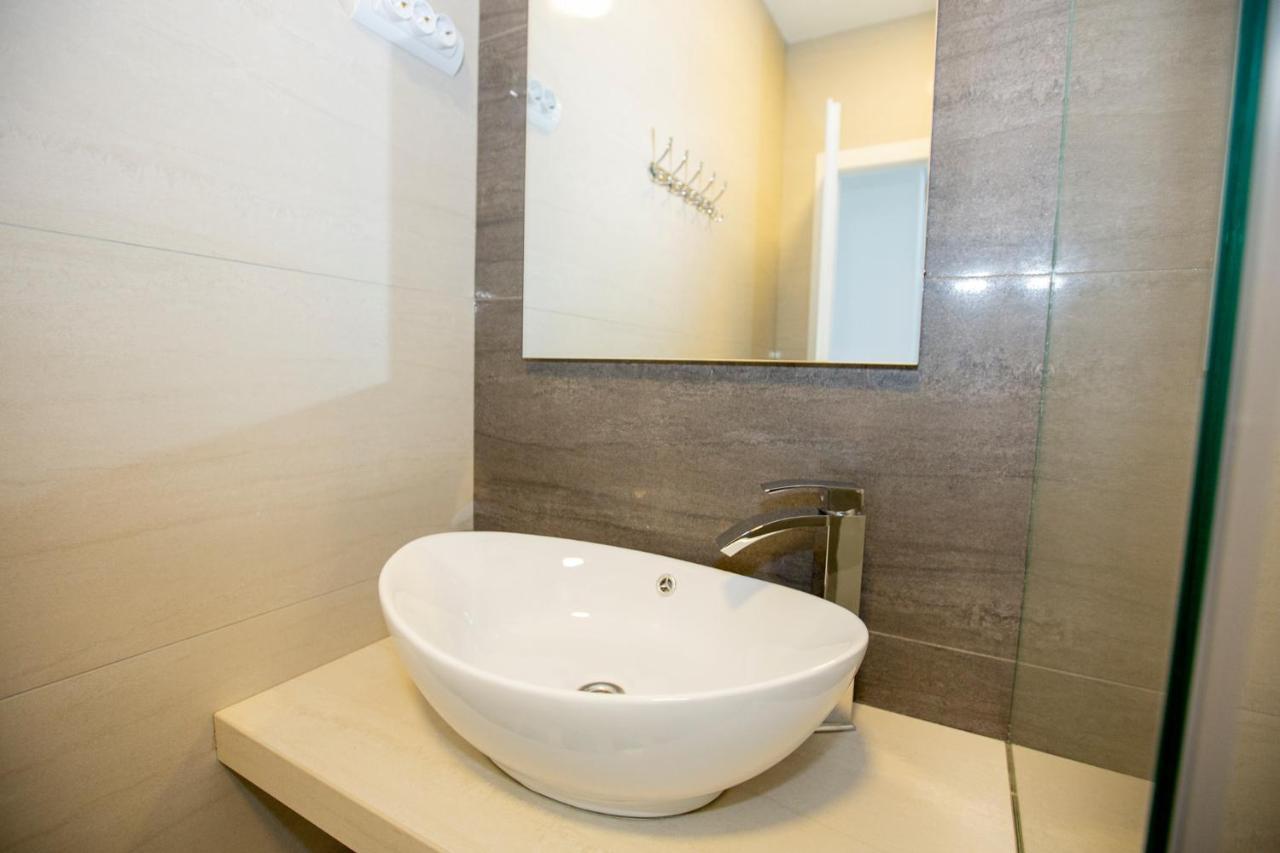 Apartamento Mayana Cesarica Exterior foto