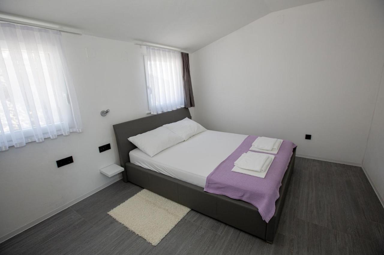 Apartamento Mayana Cesarica Exterior foto