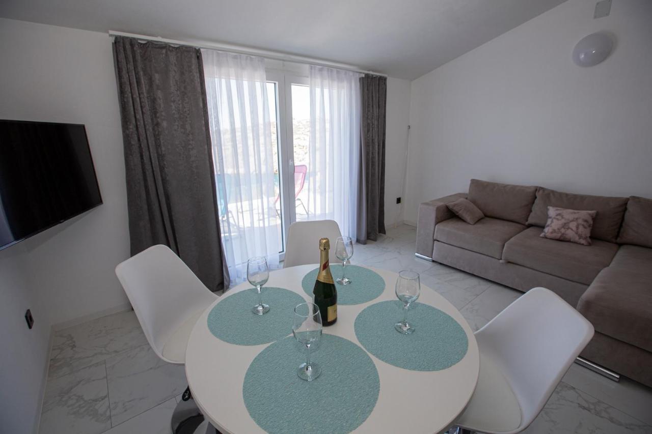 Apartamento Mayana Cesarica Exterior foto