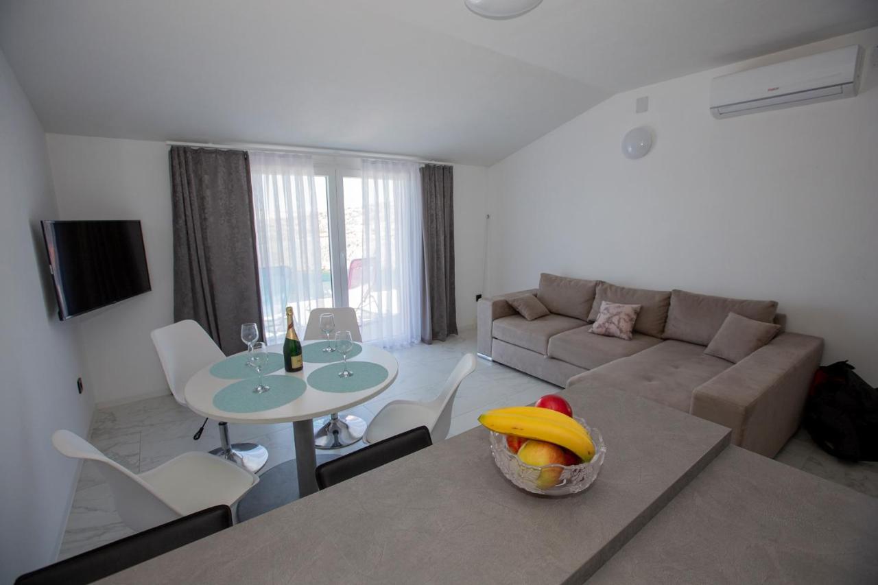 Apartamento Mayana Cesarica Exterior foto