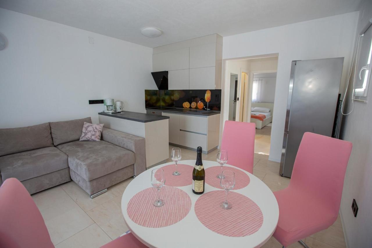 Apartamento Mayana Cesarica Exterior foto
