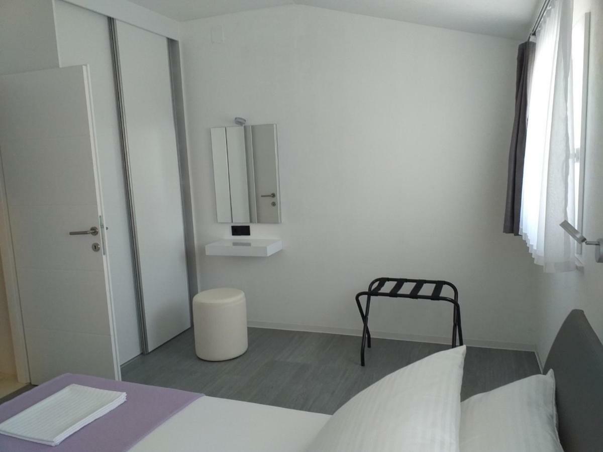 Apartamento Mayana Cesarica Habitación foto